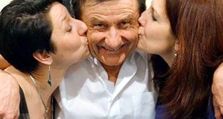 Lenka se sestrou a tatínkem.jpg